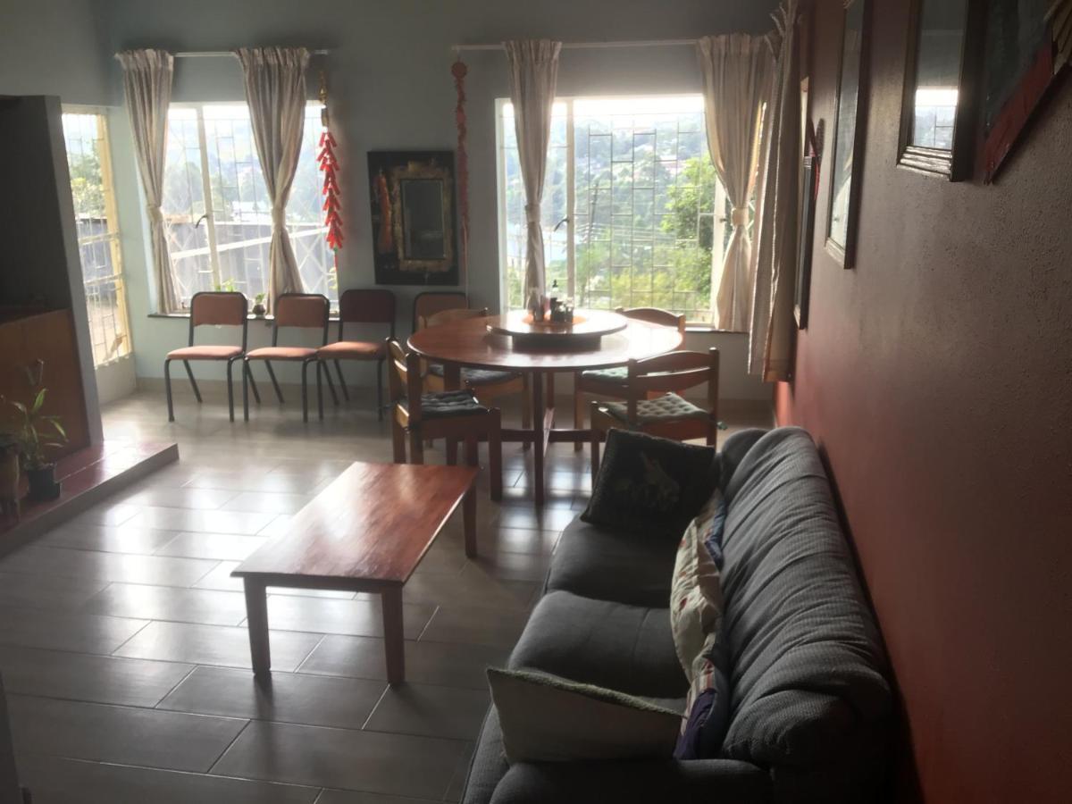 Otentik Guesthouse 음바바네 외부 사진