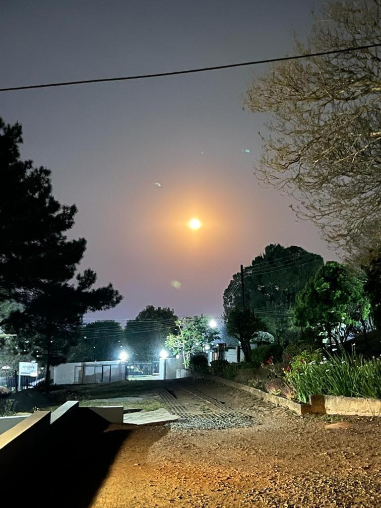 Otentik Guesthouse 음바바네 외부 사진