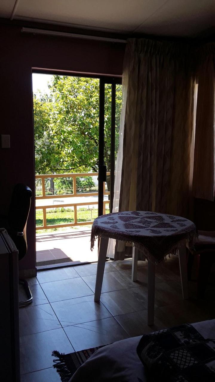 Otentik Guesthouse 음바바네 외부 사진