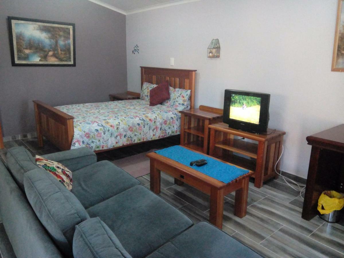 Otentik Guesthouse 음바바네 외부 사진